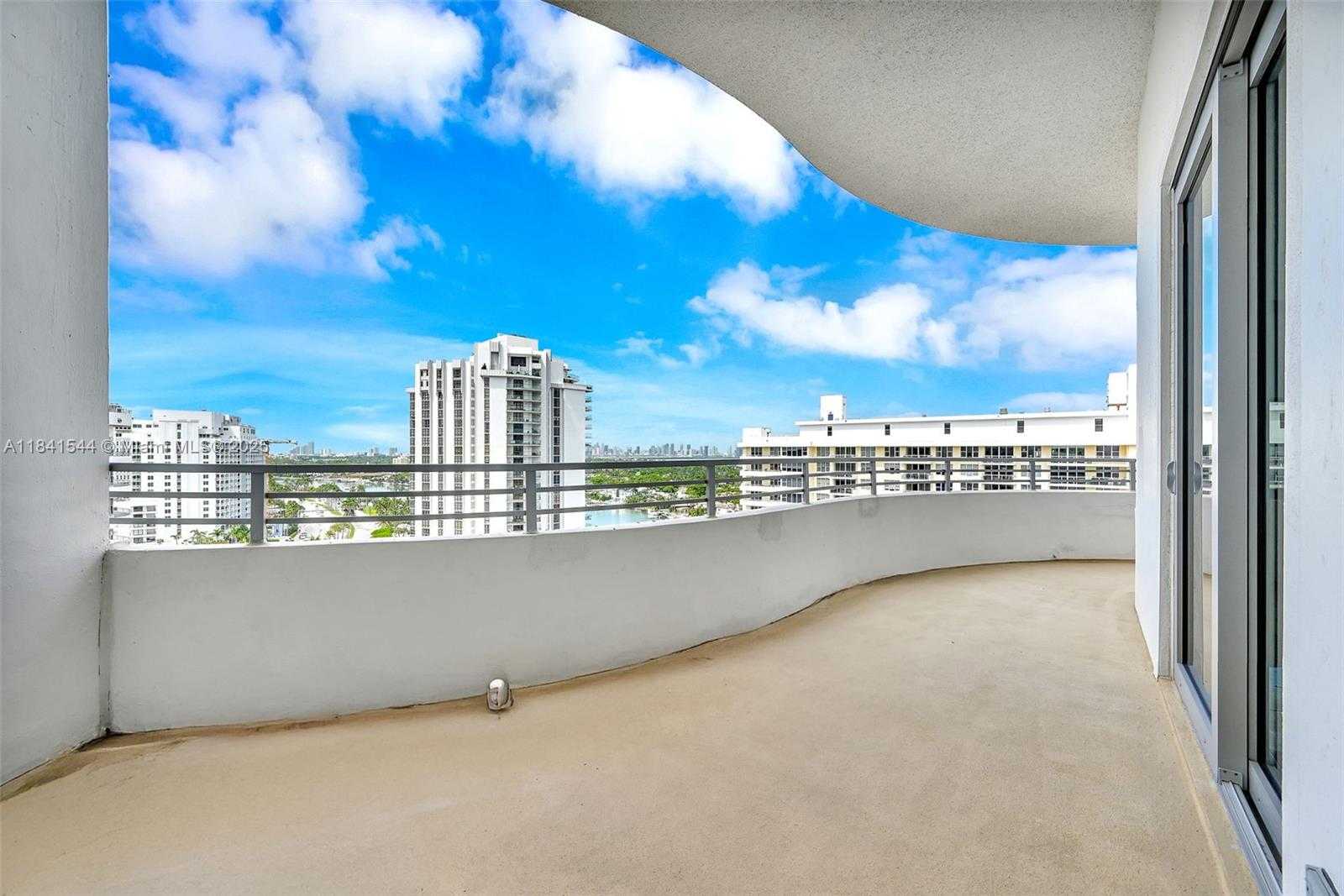 Small Image of 5555 COLLINS AVE #17A, Miami Beach Number 14