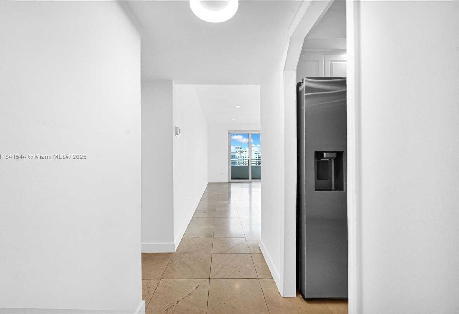 Small Image of 5555 COLLINS AVE #17A, Miami Beach Number 2
