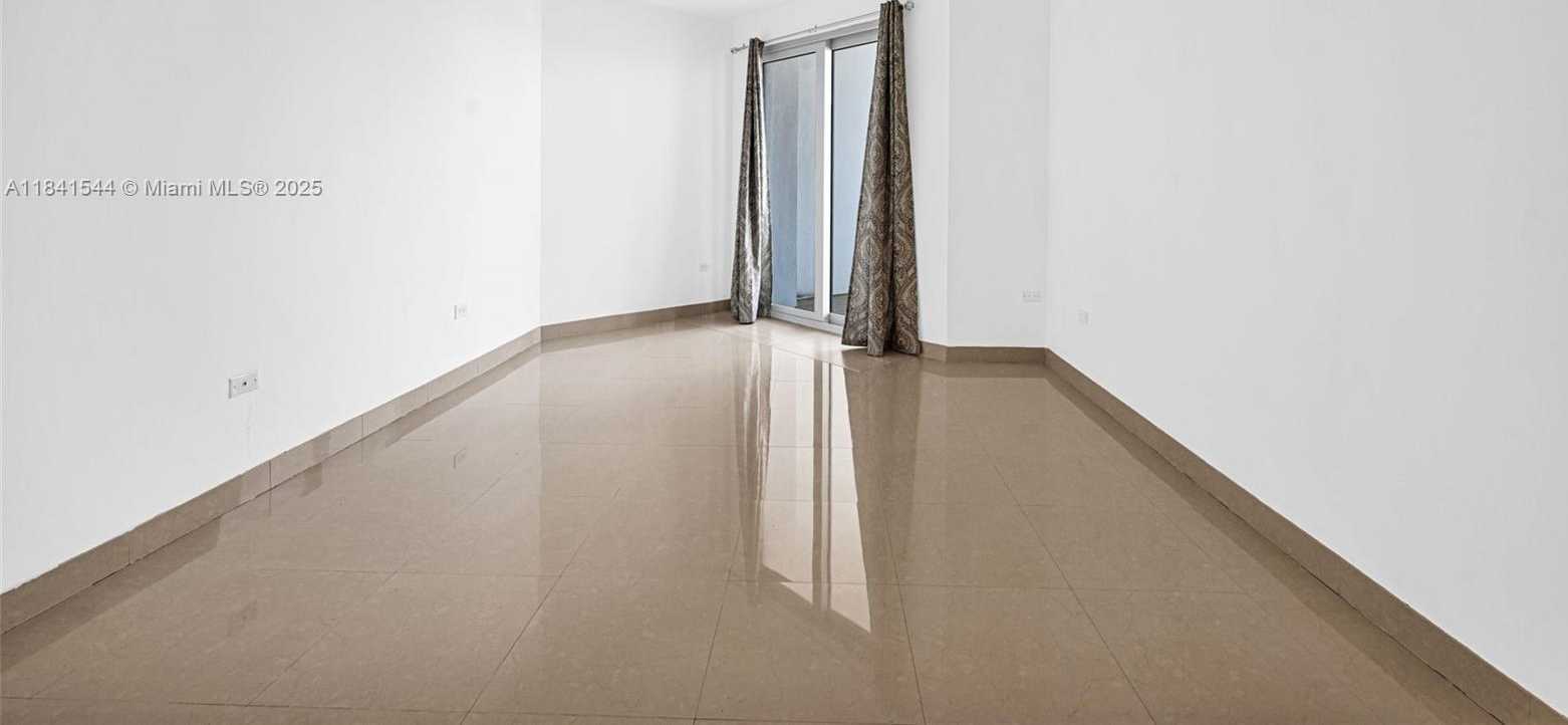 Small Image of 5555 COLLINS AVE #17A, Miami Beach Number 22