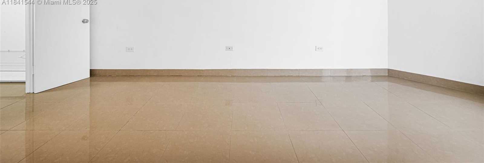 Small Image of 5555 COLLINS AVE #17A, Miami Beach Number 23