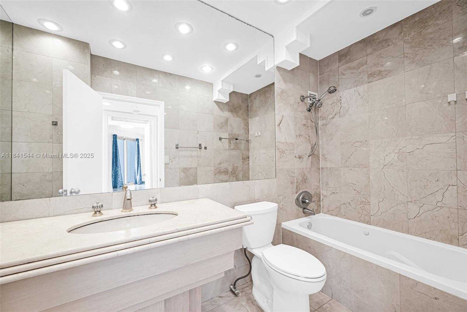 Small Image of 5555 COLLINS AVE #17A, Miami Beach Number 28
