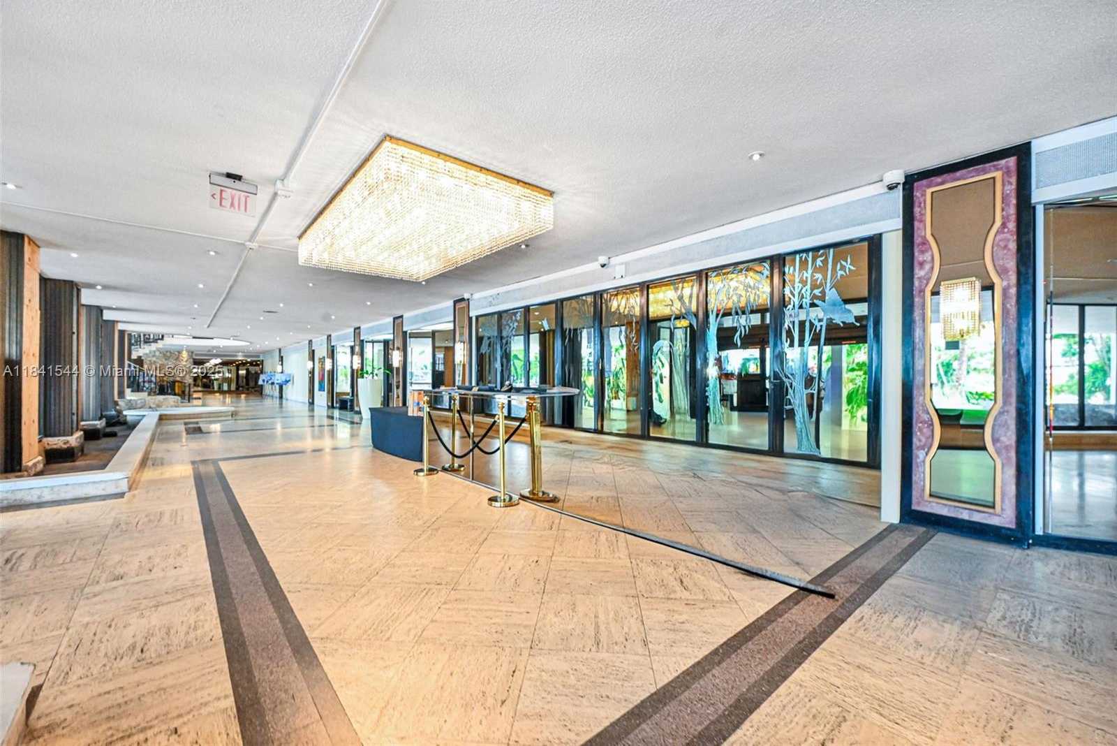 Small Image of 5555 COLLINS AVE #17A, Miami Beach Number 31