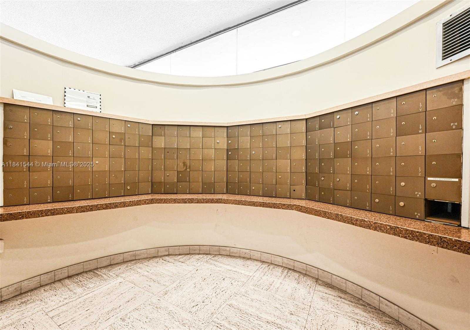Small Image of 5555 COLLINS AVE #17A, Miami Beach Number 33