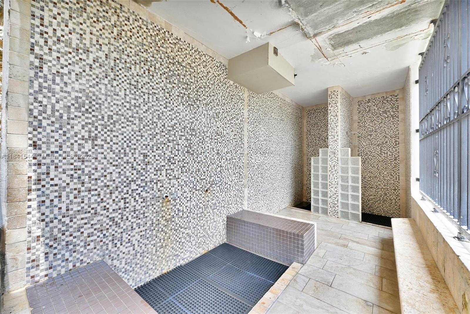 Small Image of 5555 COLLINS AVE #17A, Miami Beach Number 49