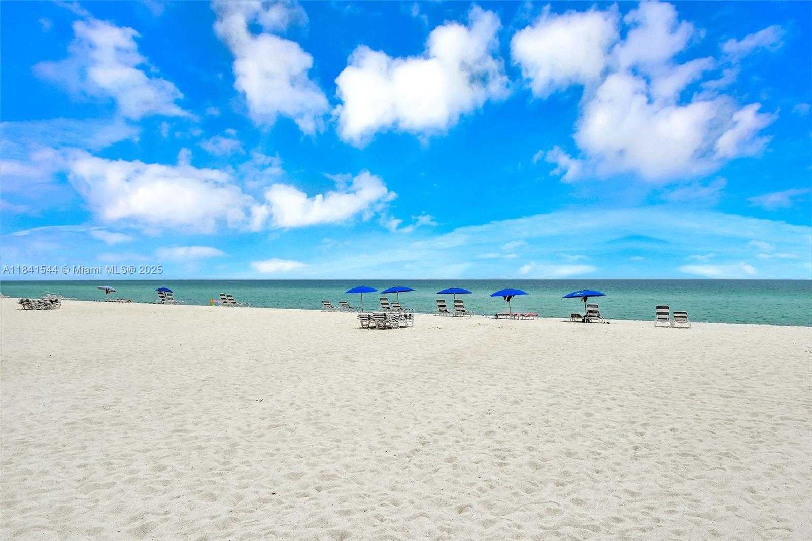 Small Image of 5555 COLLINS AVE #17A, Miami Beach Number 52