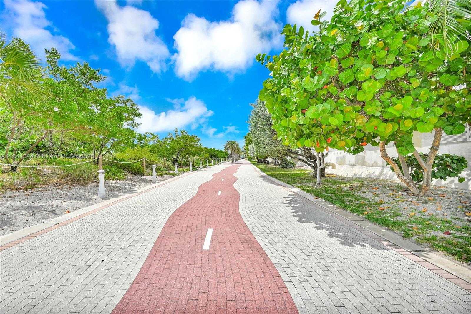 Small Image of 5555 COLLINS AVE #17A, Miami Beach Number 56