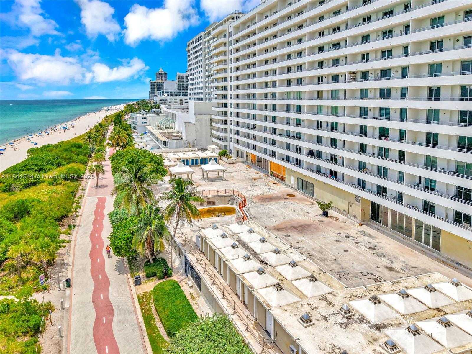Small Image of 5555 COLLINS AVE #17A, Miami Beach Number 57