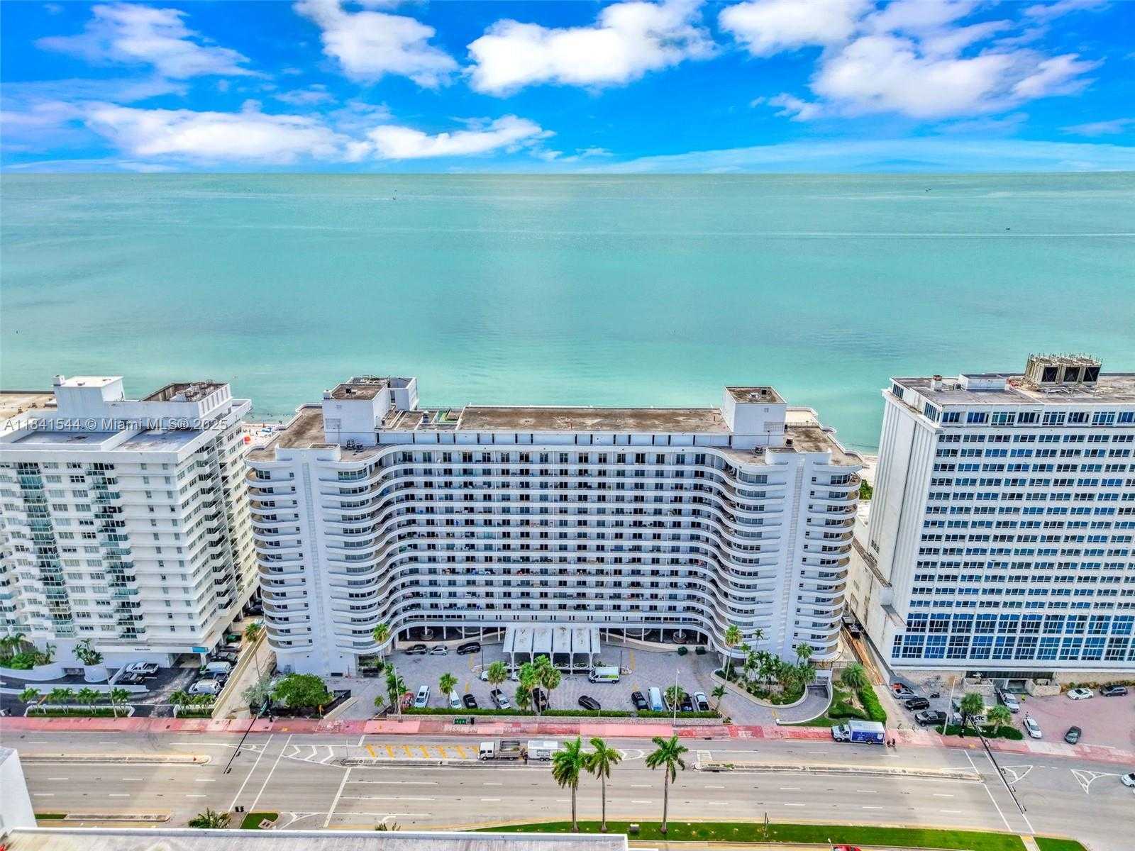 Small Image of 5555 COLLINS AVE #17A, Miami Beach Number 62