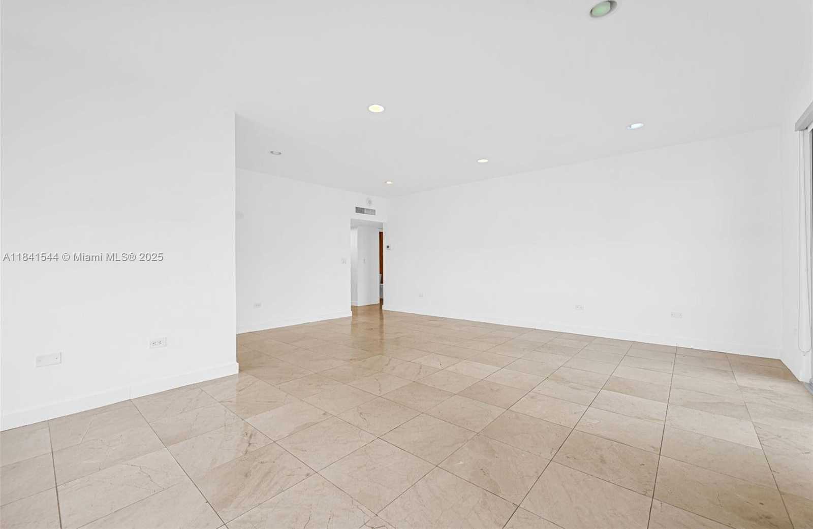 Small Image of 5555 COLLINS AVE #17A, Miami Beach Number 8