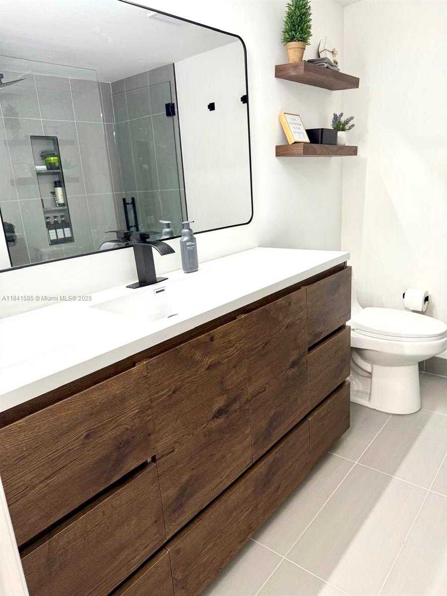 Small Image of 210 LAKEVIEW DR #102, Weston Number 14