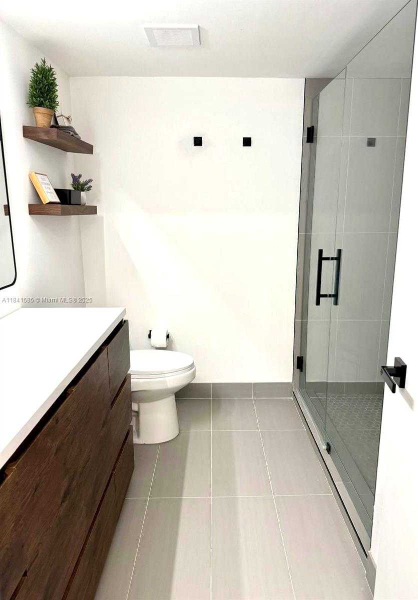 Small Image of 210 LAKEVIEW DR #102, Weston Number 15