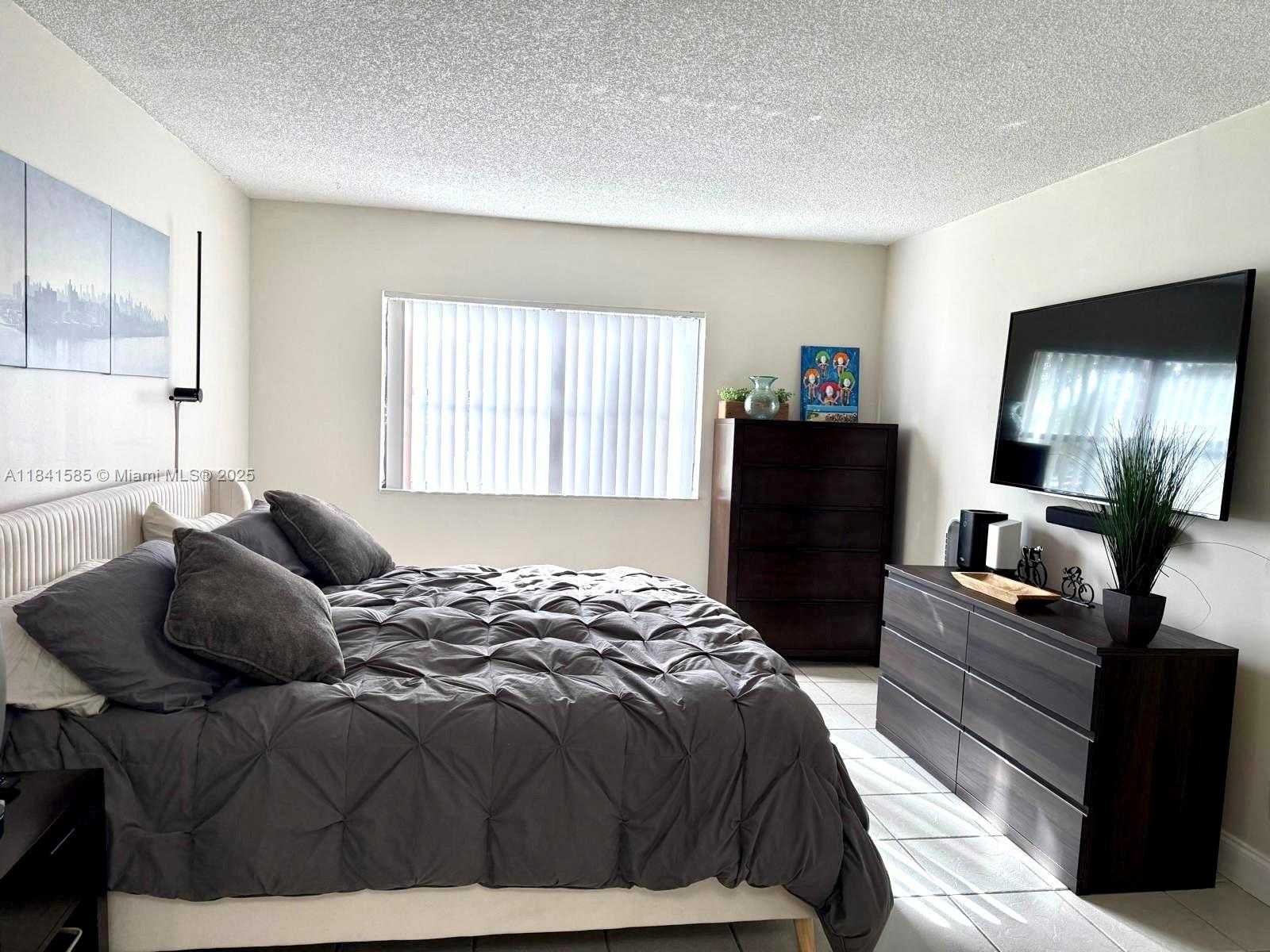 Small Image of 210 LAKEVIEW DR #102, Weston Number 17
