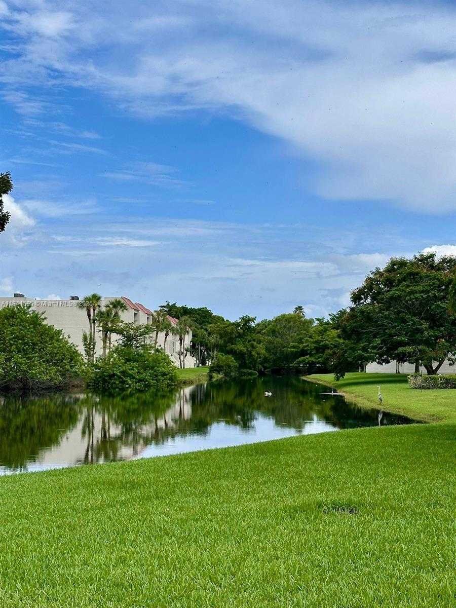 Small Image of 210 LAKEVIEW DR #102, Weston Number 18
