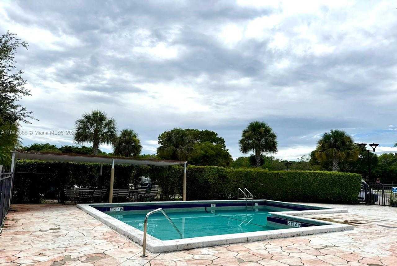 Small Image of 210 LAKEVIEW DR #102, Weston Number 20