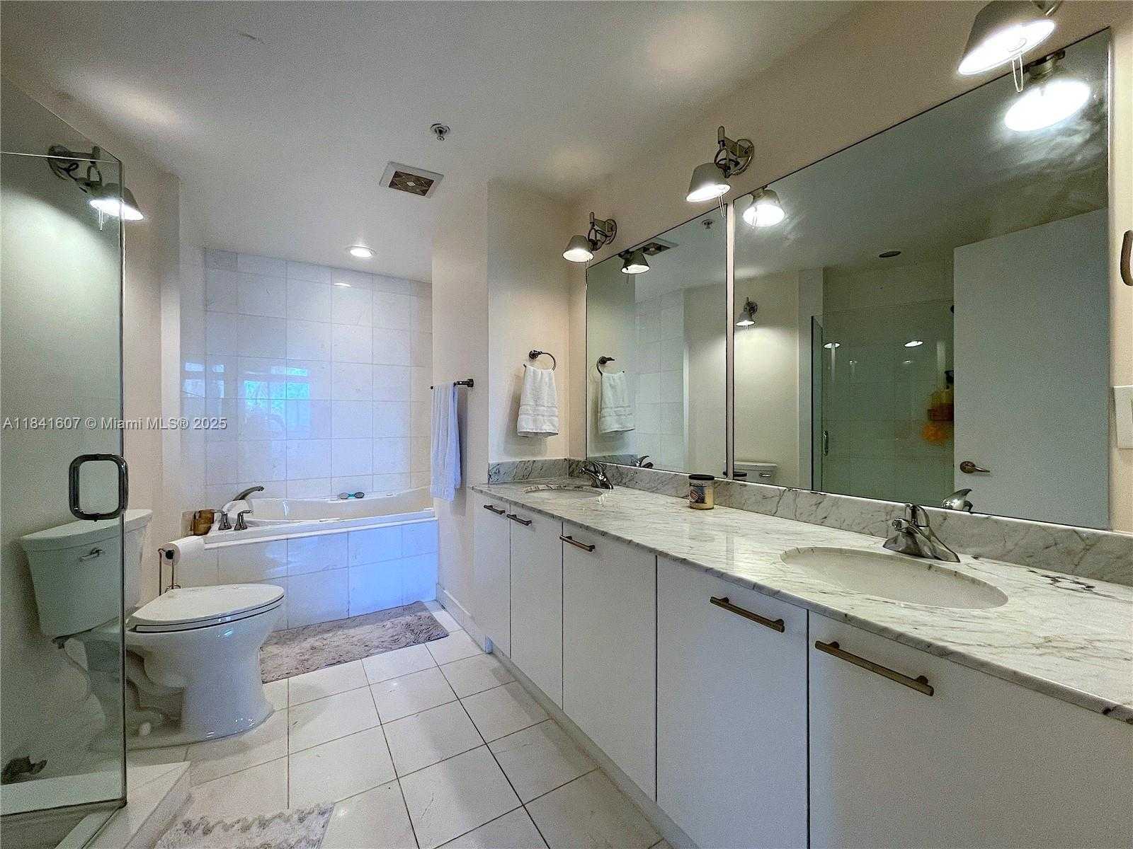 Small Image of 2001 MERIDIAN AVE #314, Miami Beach Number 12