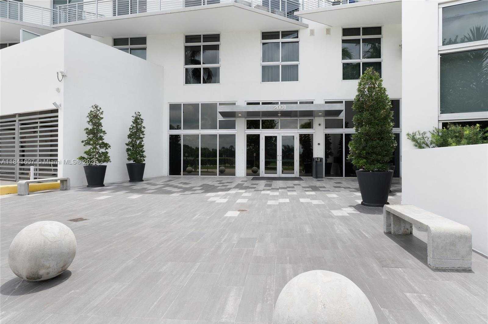 Small Image of 2001 MERIDIAN AVE #314, Miami Beach Number 13