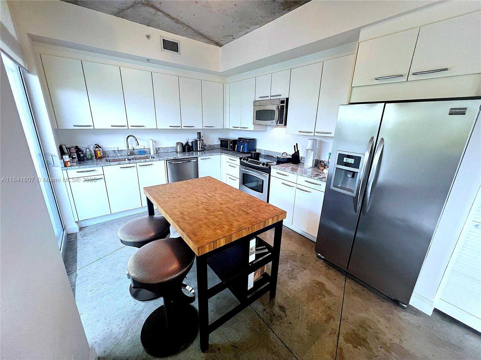 Small Image of 2001 MERIDIAN AVE #314, Miami Beach Number 16