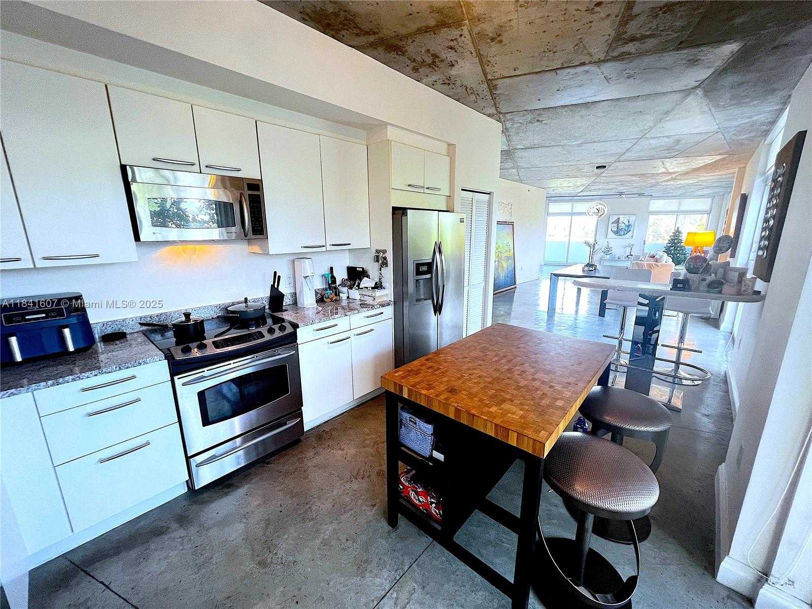 Small Image of 2001 MERIDIAN AVE #314, Miami Beach Number 17
