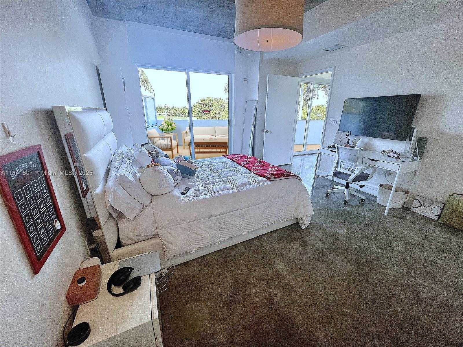Small Image of 2001 MERIDIAN AVE #314, Miami Beach Number 19