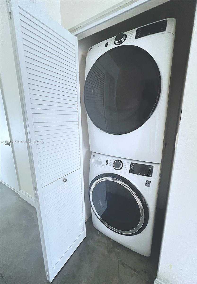 Small Image of 2001 MERIDIAN AVE #314, Miami Beach Number 22