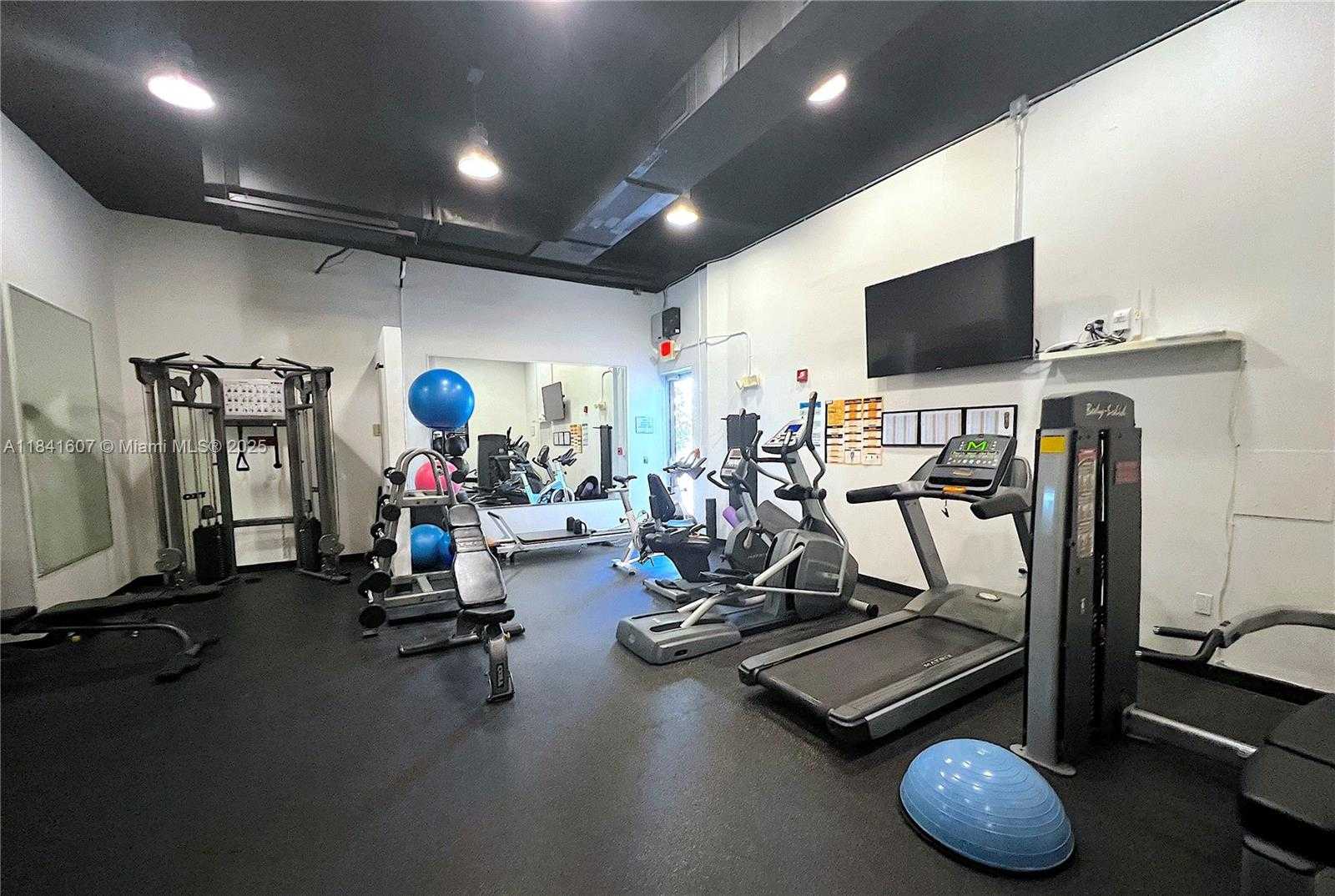 Small Image of 2001 MERIDIAN AVE #314, Miami Beach Number 29