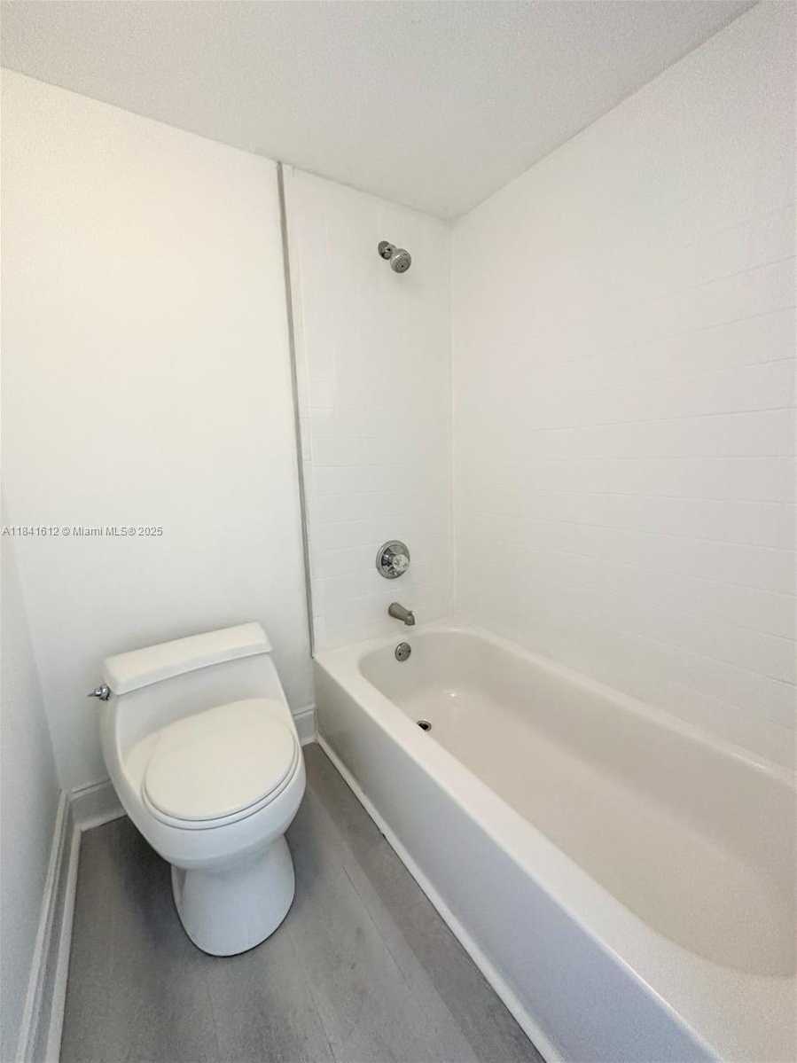 Small Image of 17011 NORTH BAY RD #216, Sunny Isles Beach Number 11