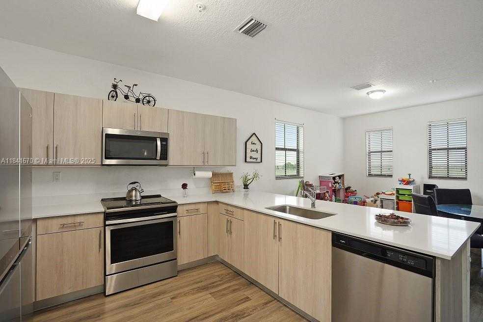 Small Image of 15500 SOUTH WEST 136TH ST #202, Miami Number 11