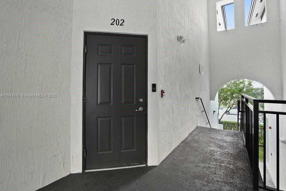 Small Image of 15500 SOUTH WEST 136TH ST #202, Miami Number 3