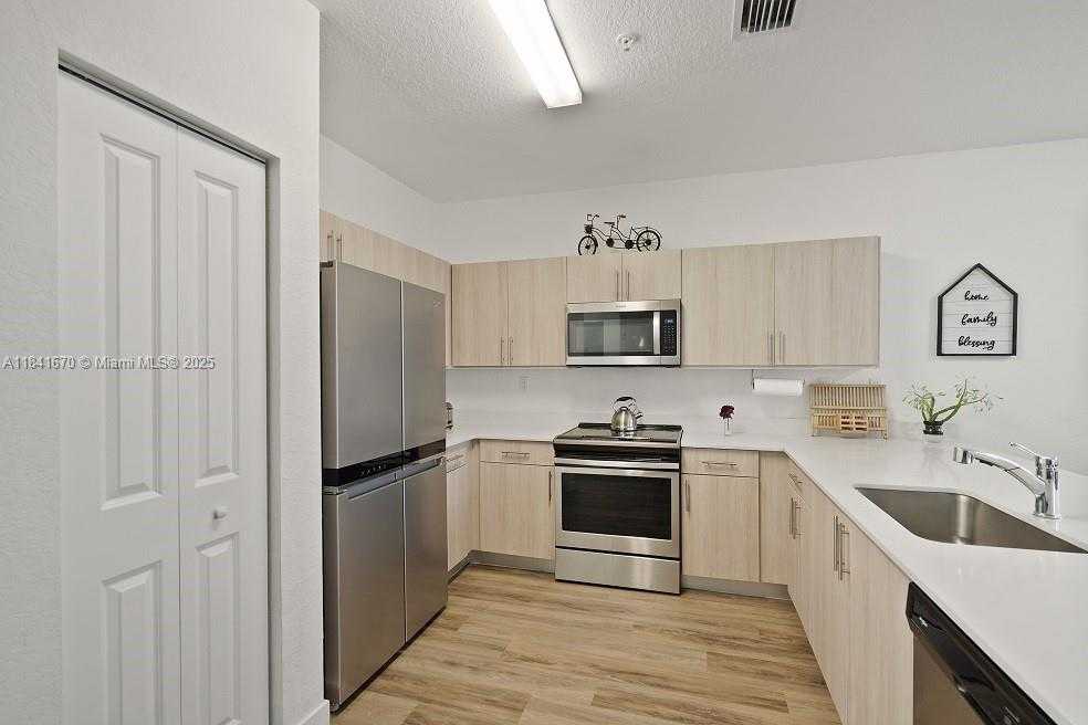 Small Image of 15500 SOUTH WEST 136TH ST #202, Miami Number 6