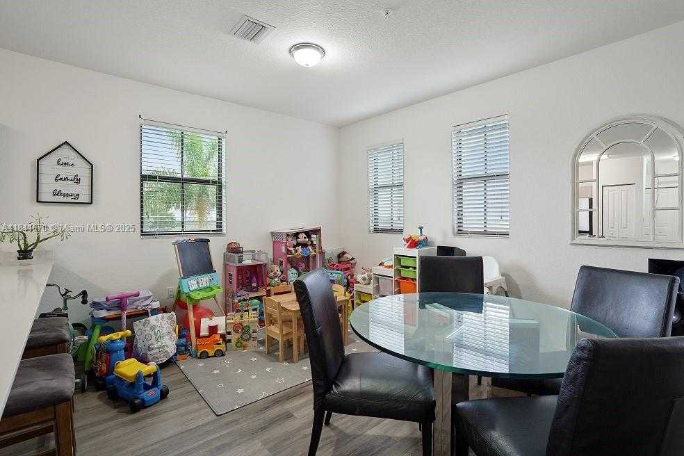 Small Image of 15500 SOUTH WEST 136TH ST #202, Miami Number 7