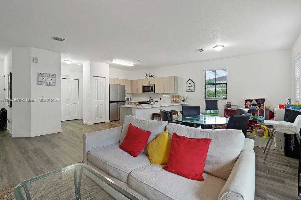 Small Image of 15500 SOUTH WEST 136TH ST #202, Miami Number 8