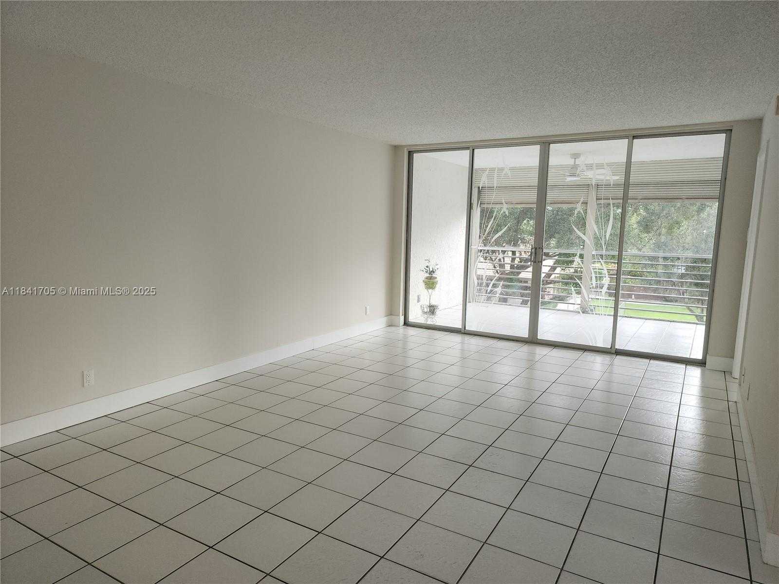 Small Image of 1900 SABAL PALM DR #305, Davie Number 10