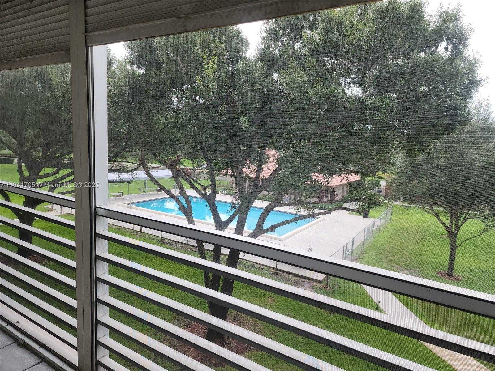 Small Image of 1900 SABAL PALM DR #305, Davie Number 18