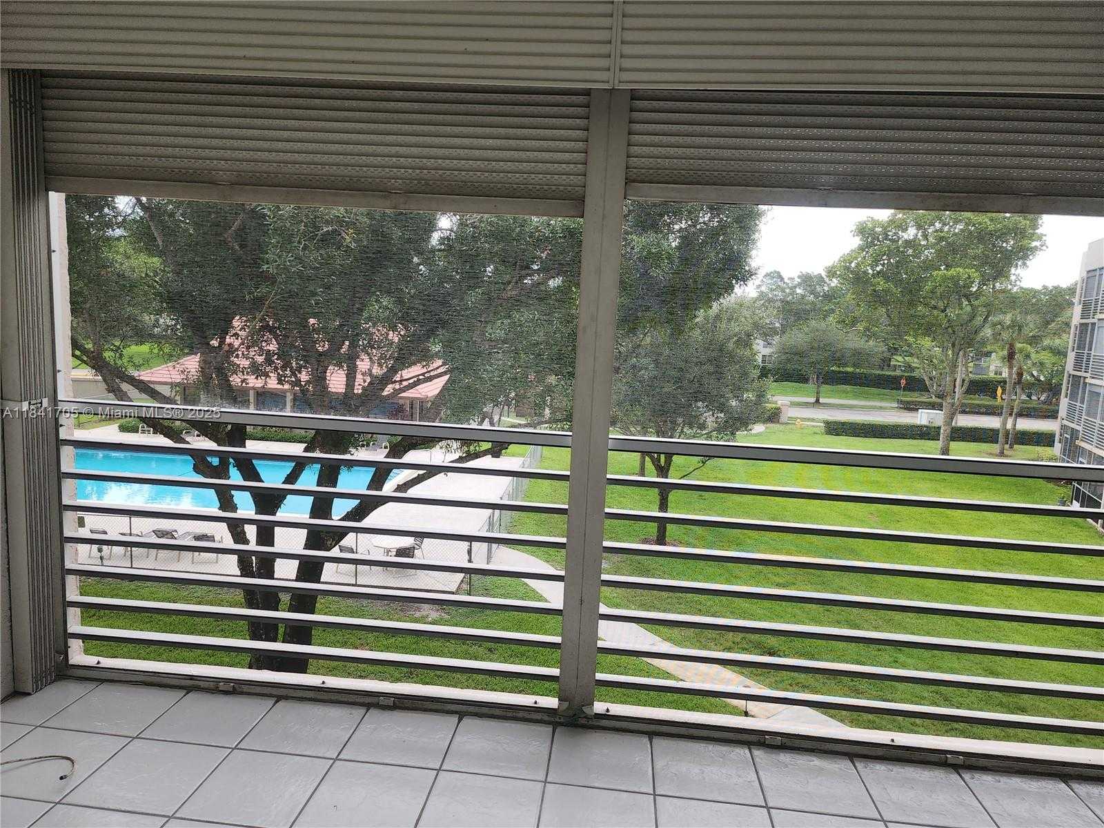 Small Image of 1900 SABAL PALM DR #305, Davie Number 19