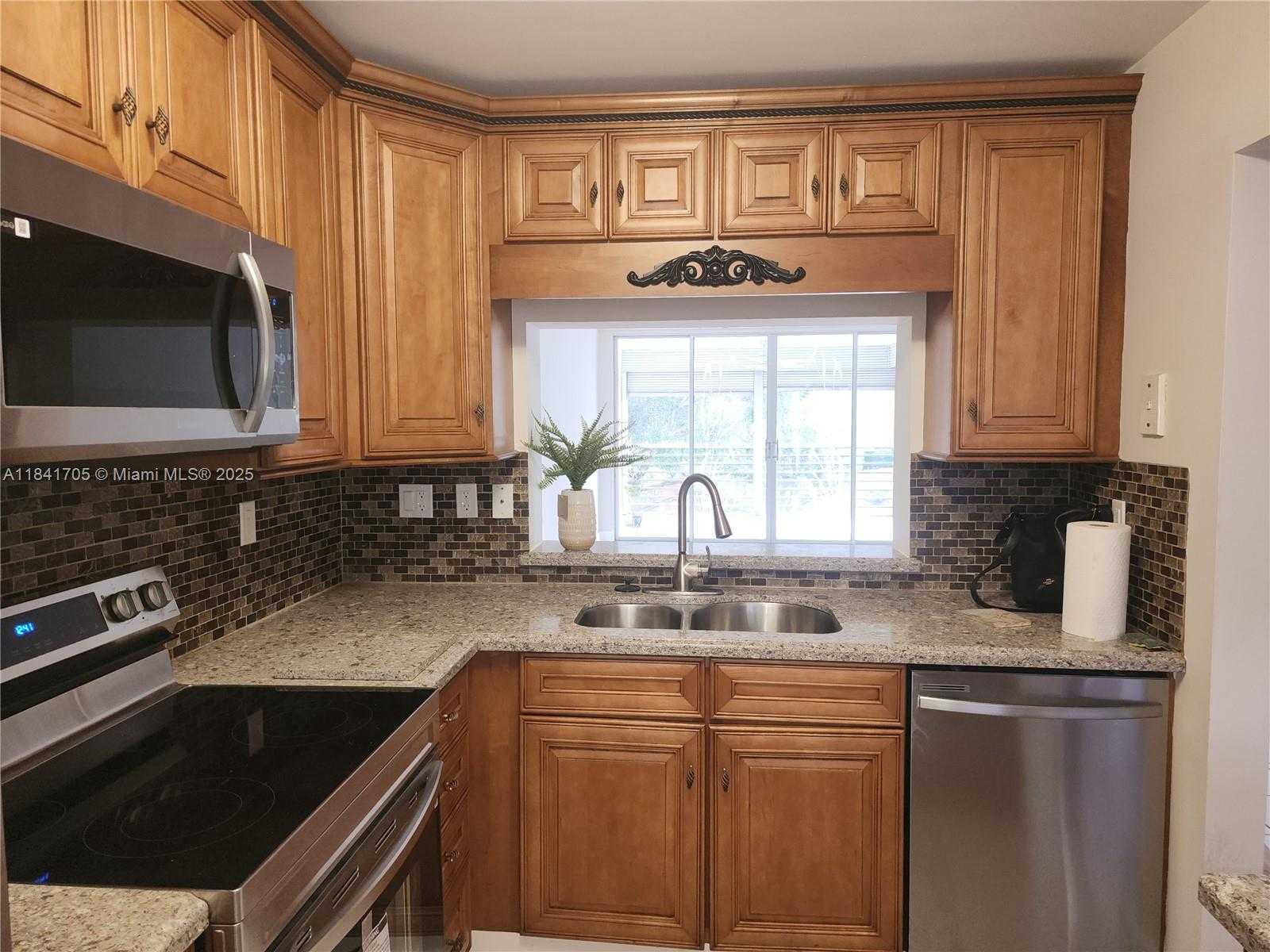 Small Image of 1900 SABAL PALM DR #305, Davie Number 2