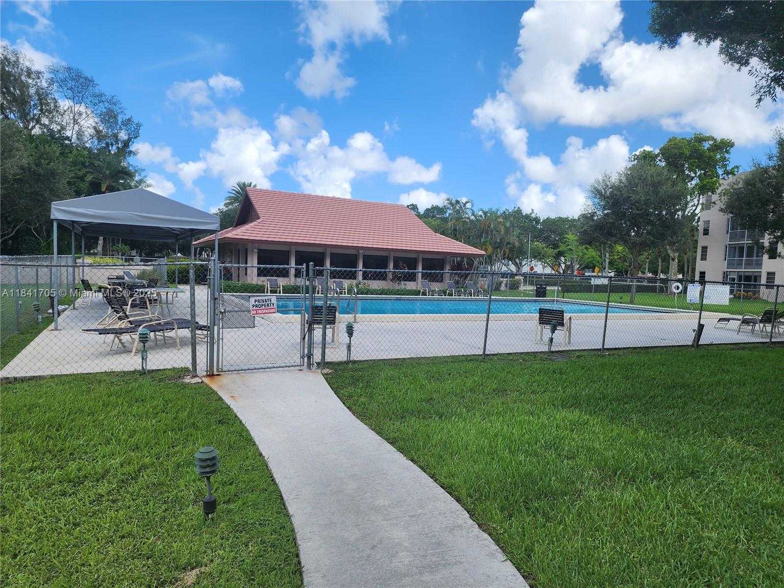 Small Image of 1900 SABAL PALM DR #305, Davie Number 20