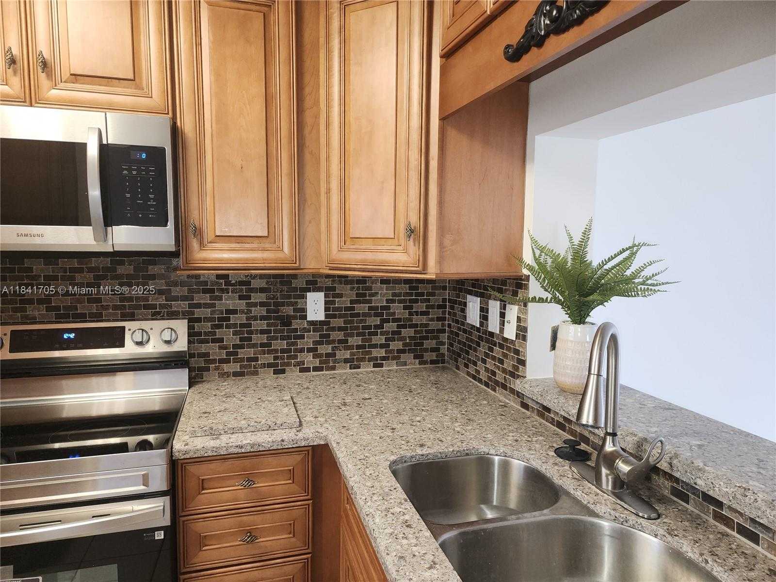Small Image of 1900 SABAL PALM DR #305, Davie Number 3