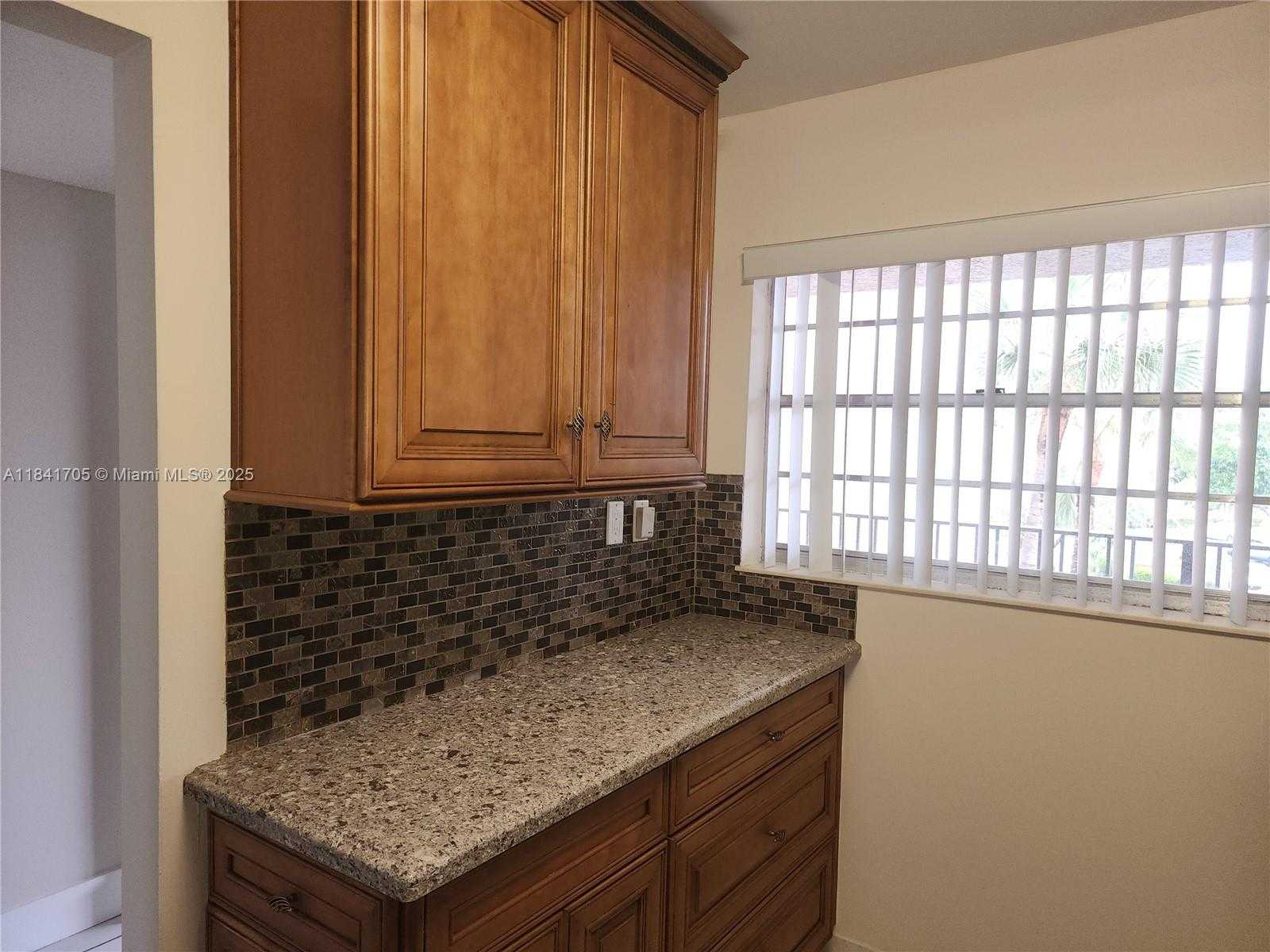 Small Image of 1900 SABAL PALM DR #305, Davie Number 4