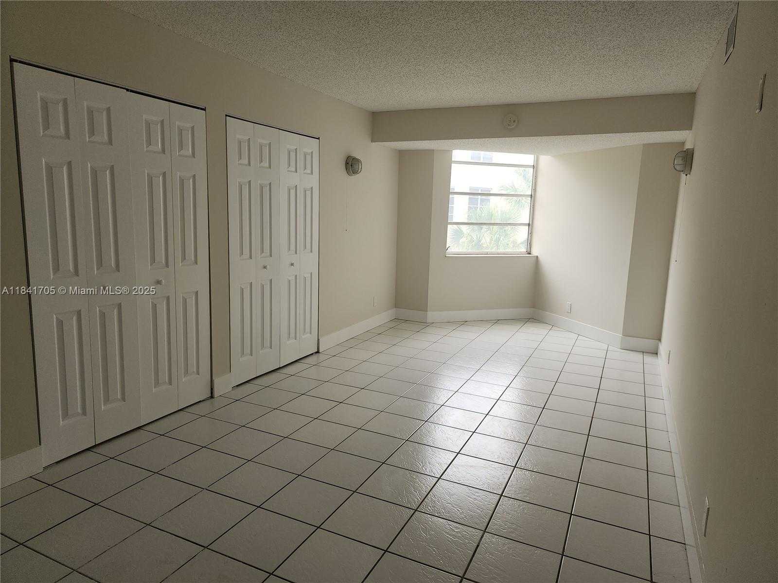 Small Image of 1900 SABAL PALM DR #305, Davie Number 9