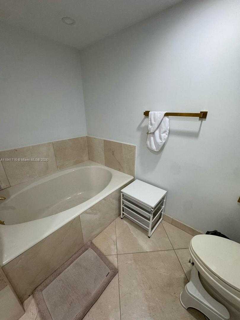 Small Image of 3610 YACHT CLUB DR #713, Aventura Number 16