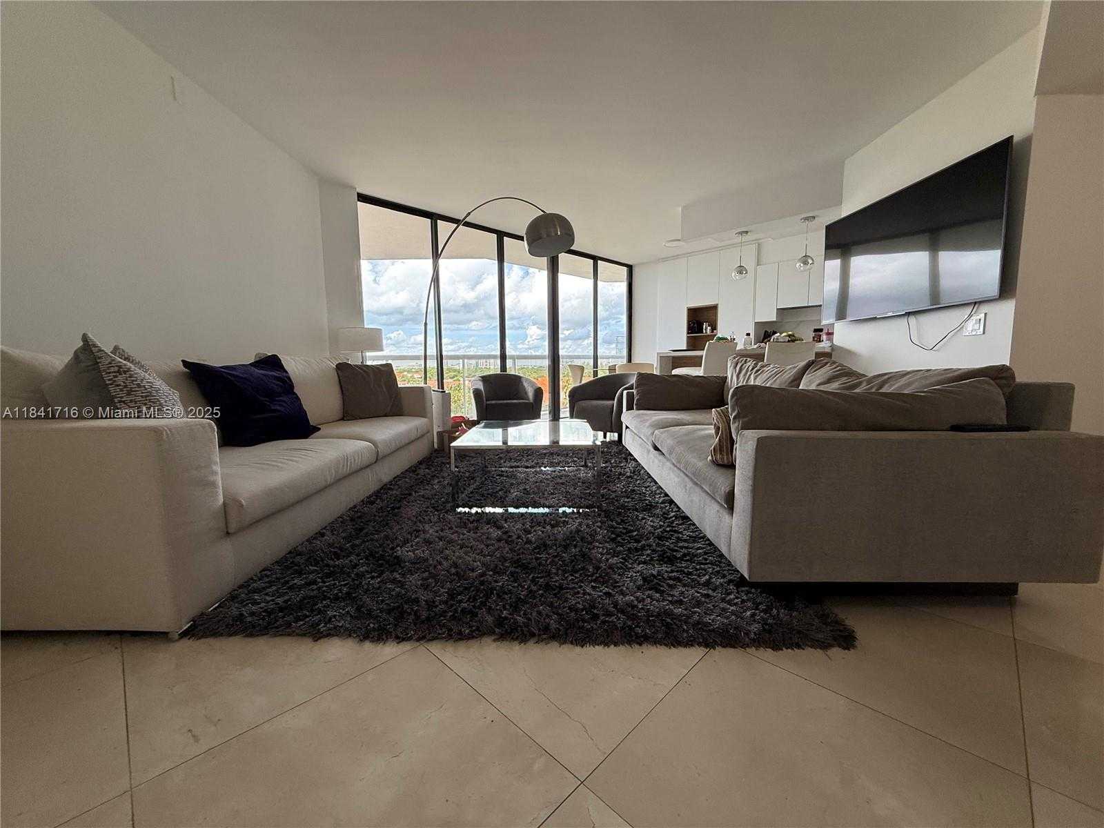 Small Image of 3610 YACHT CLUB DR #713, Aventura Number 2