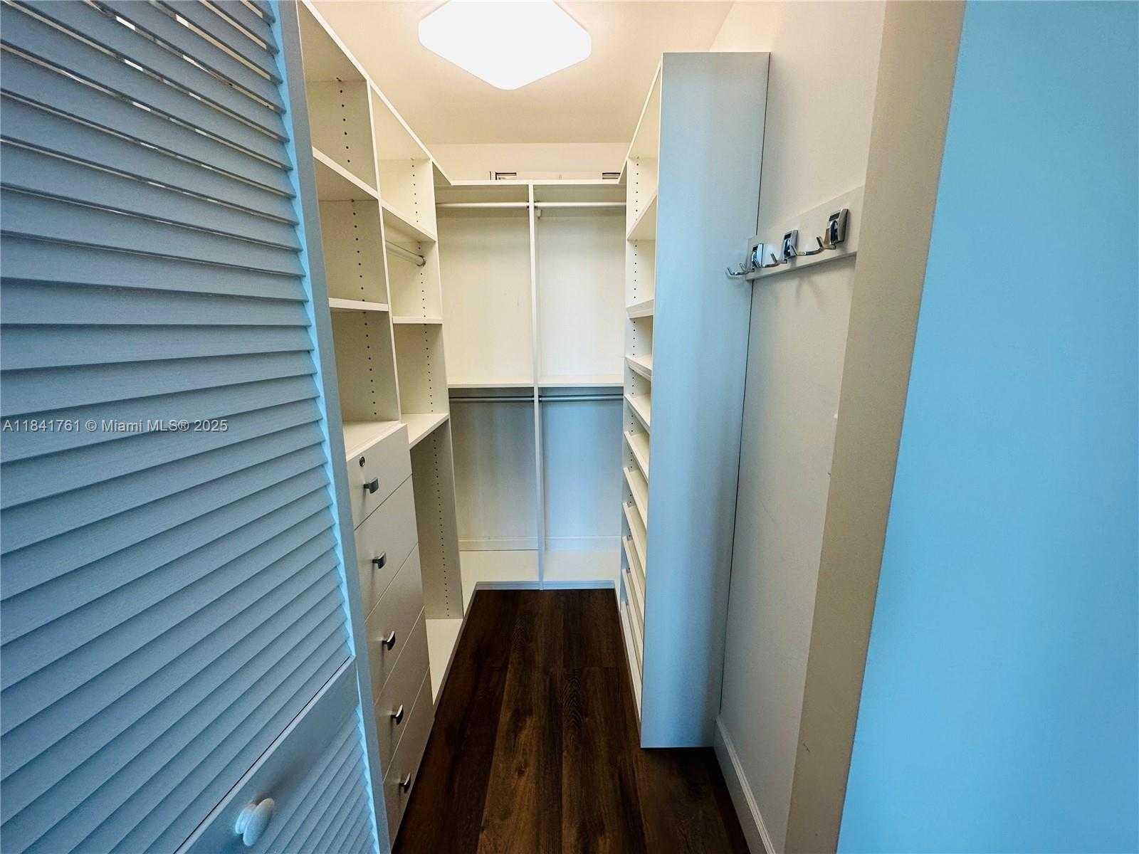 Small Image of 950 BRICKELL BAY DR #1905, Miami Number 13