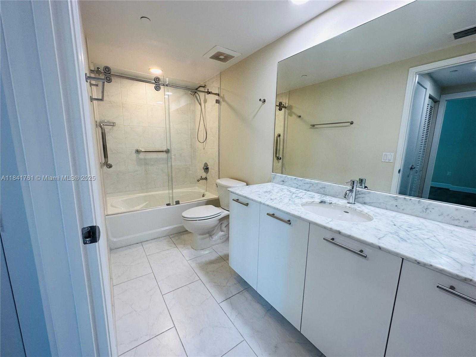 Small Image of 950 BRICKELL BAY DR #1905, Miami Number 14