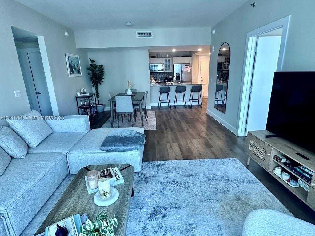 Small Image of 950 BRICKELL BAY DR #1905, Miami Number 17