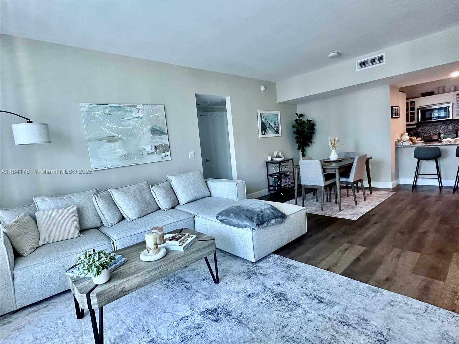 Small Image of 950 BRICKELL BAY DR #1905, Miami Number 18