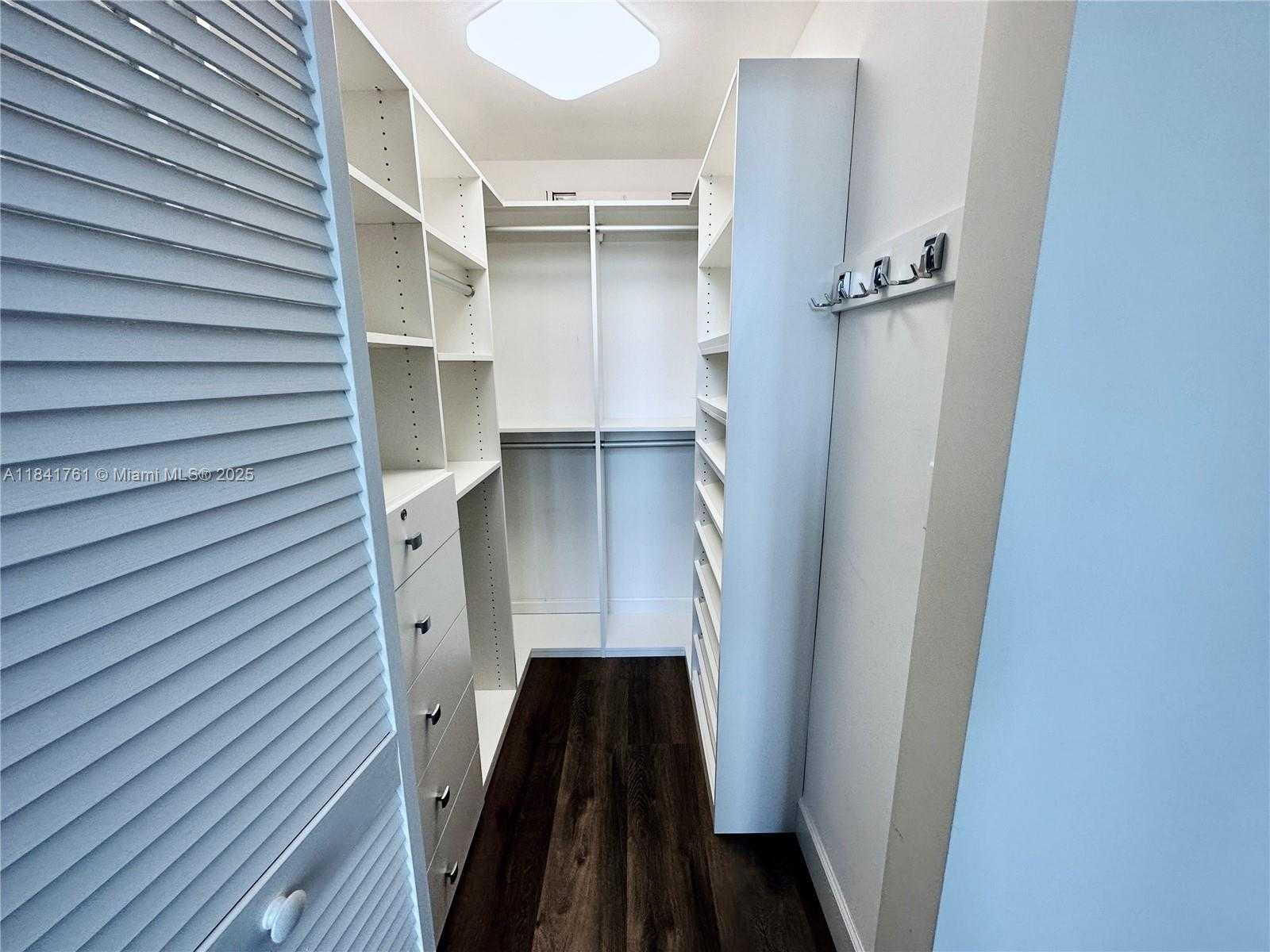 Small Image of 950 BRICKELL BAY DR #1905, Miami Number 25