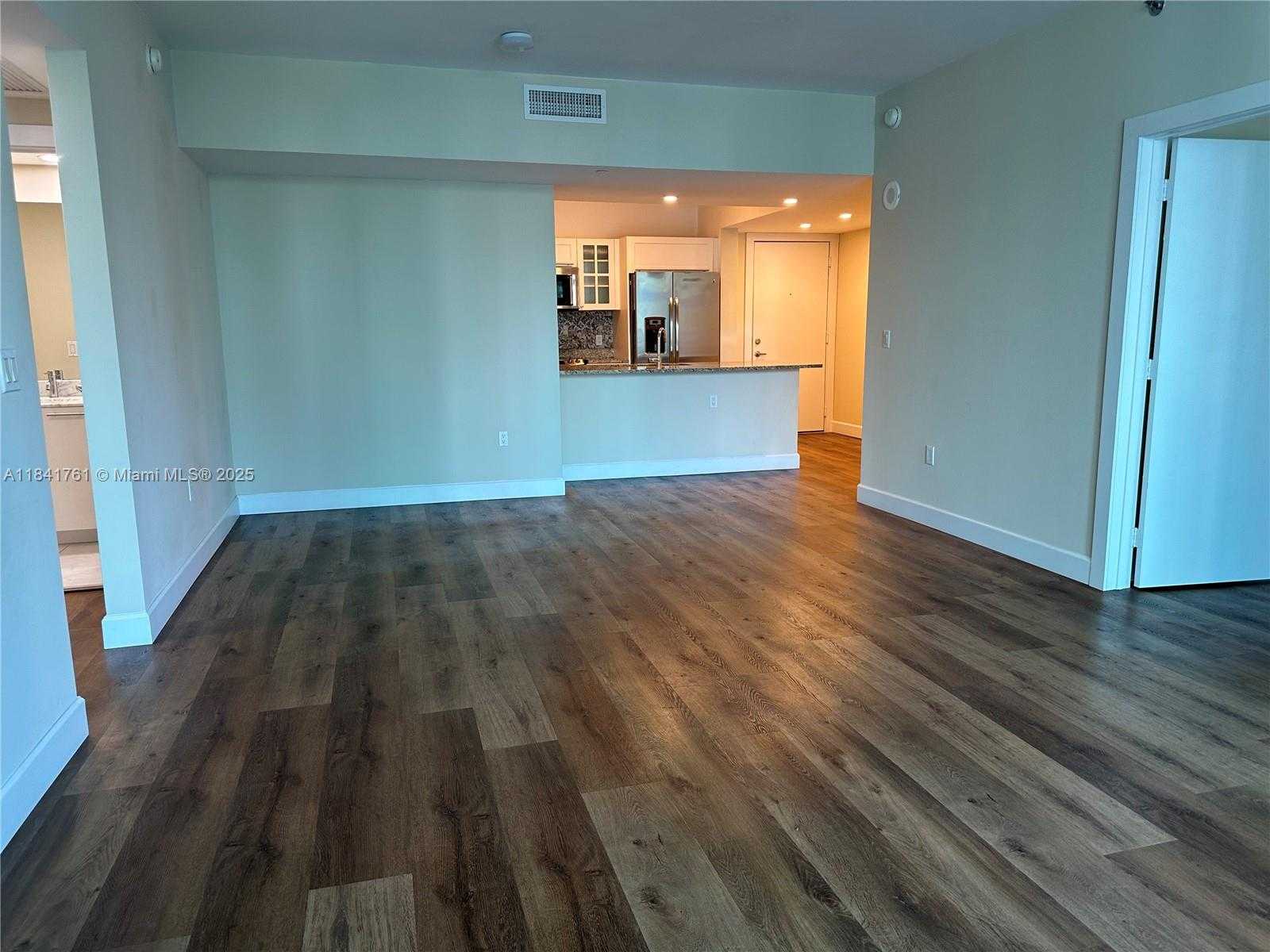 Small Image of 950 BRICKELL BAY DR #1905, Miami Number 3