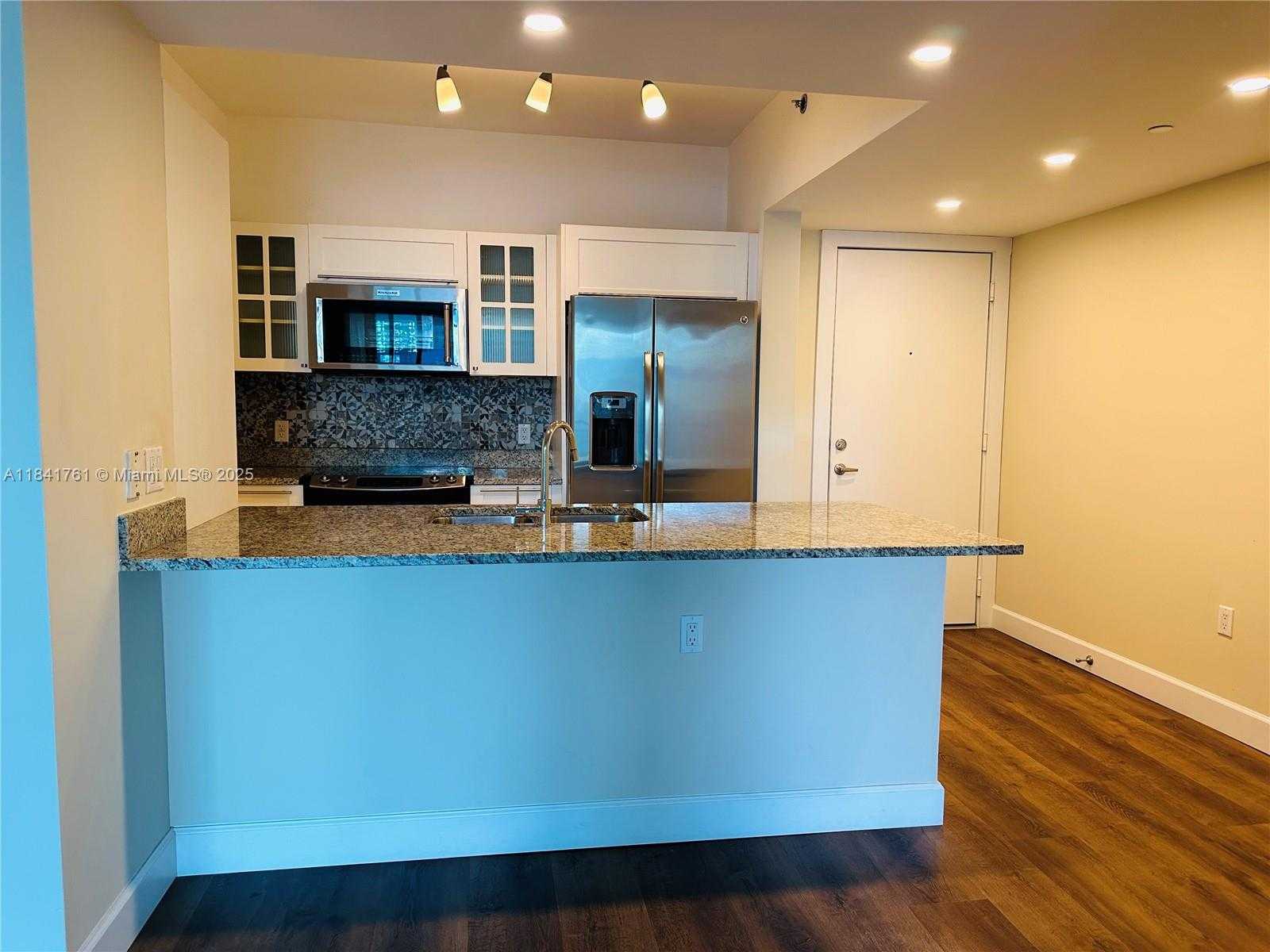 Small Image of 950 BRICKELL BAY DR #1905, Miami Number 4