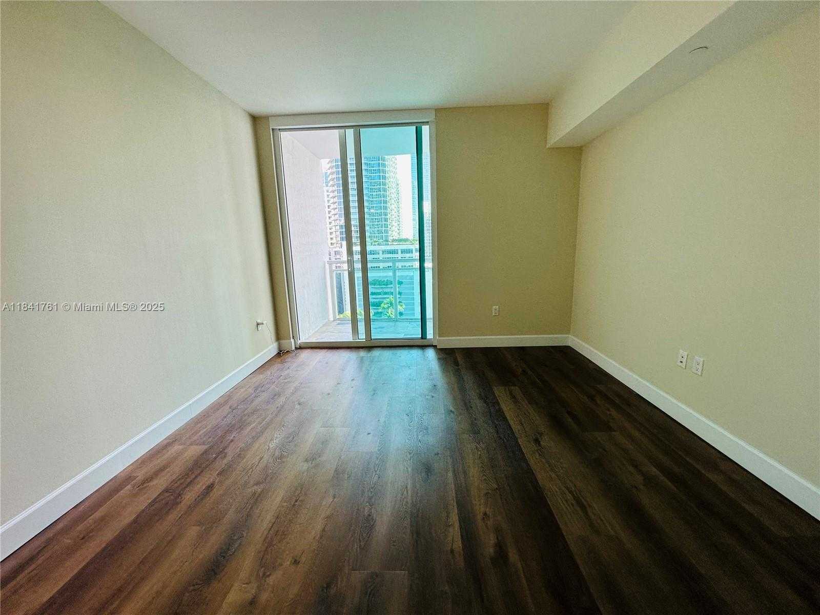 Small Image of 950 BRICKELL BAY DR #1905, Miami Number 6