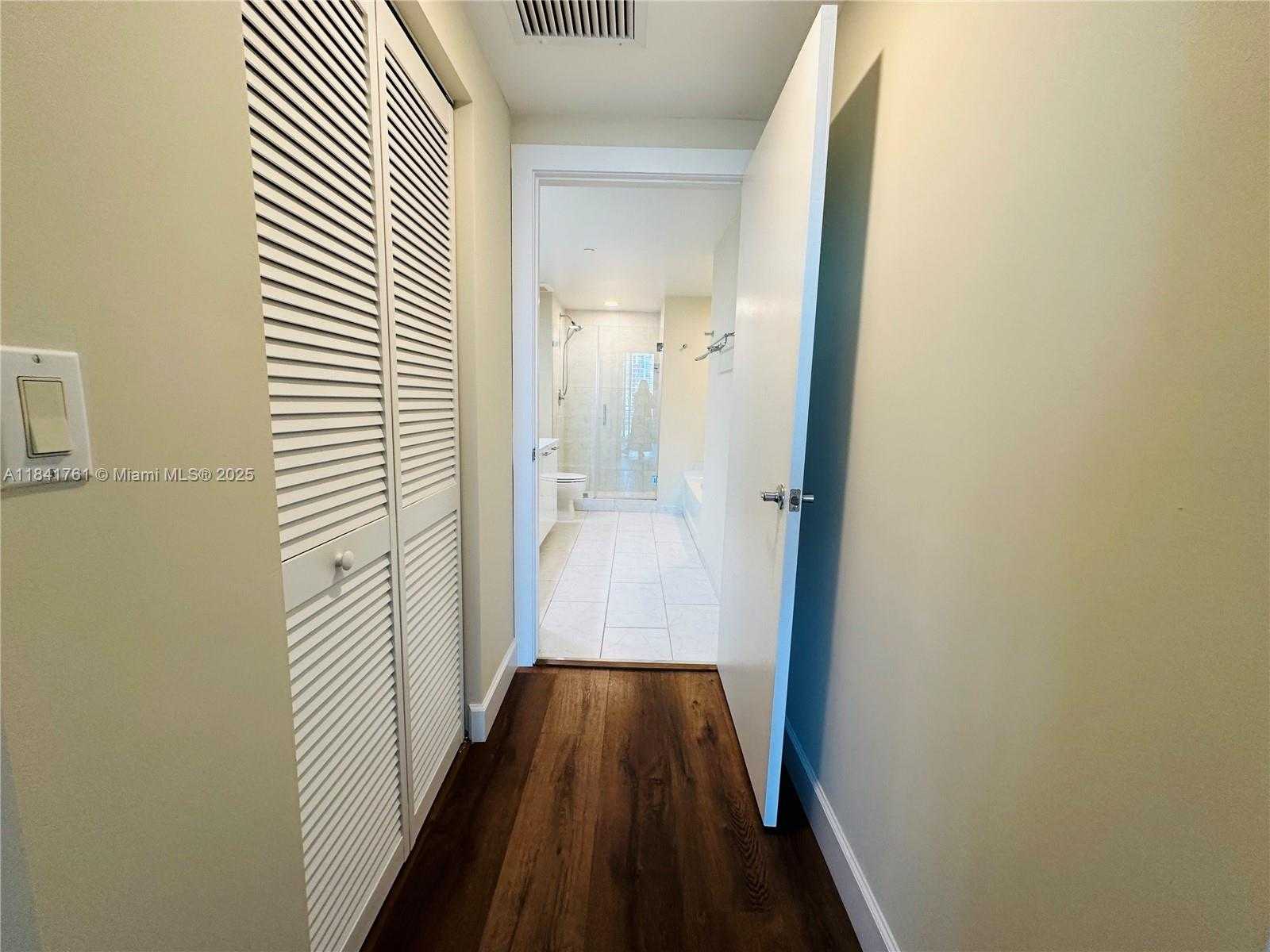 Small Image of 950 BRICKELL BAY DR #1905, Miami Number 7
